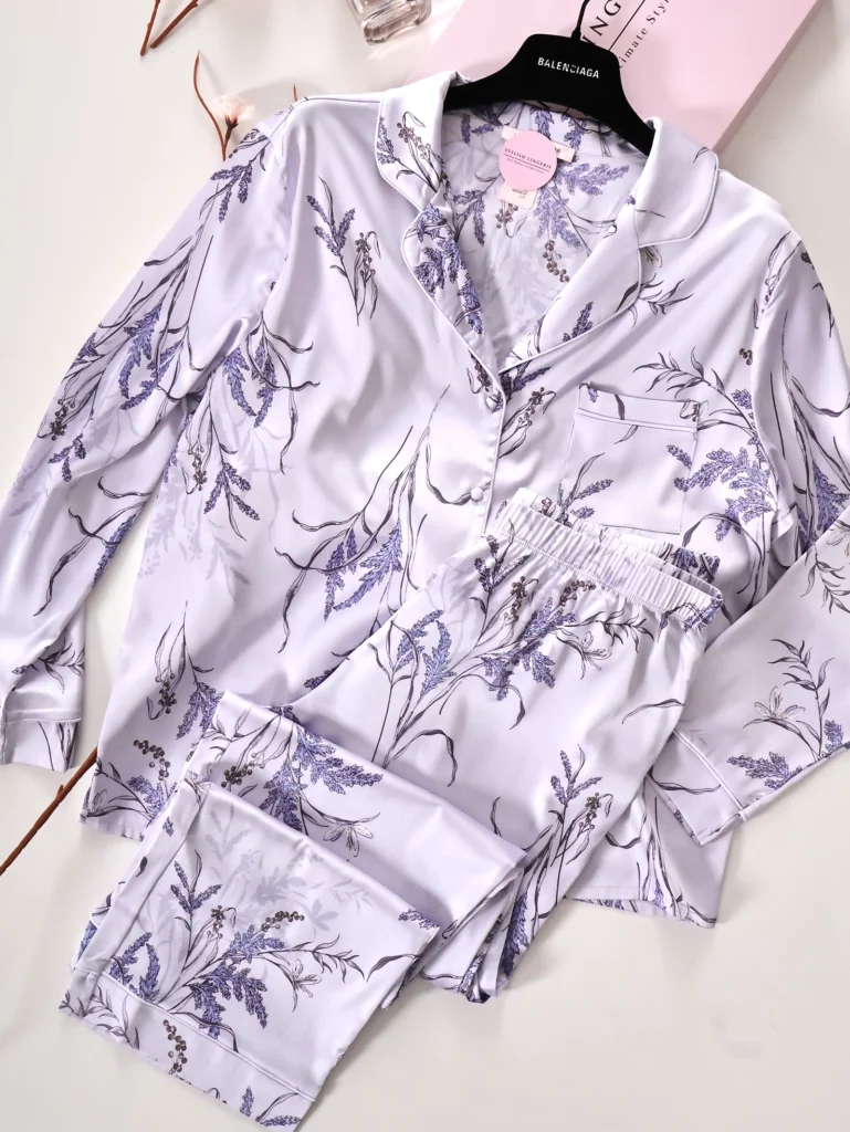 Pyjama Lavande Élégante en satin de soie manche longue