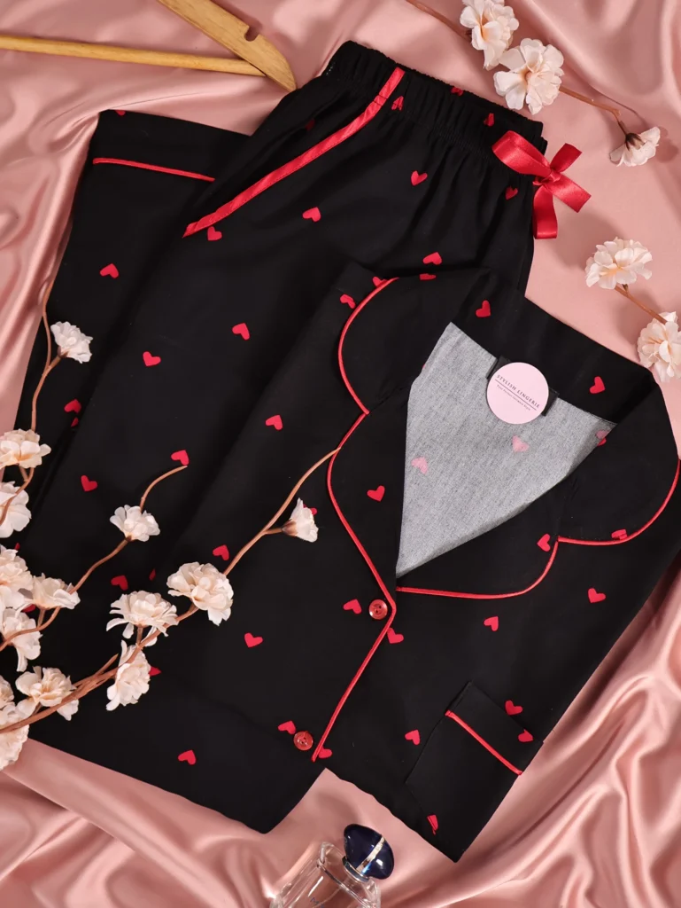 Pyjama Romane Cœurs Noir en Satin de coton demi manche
